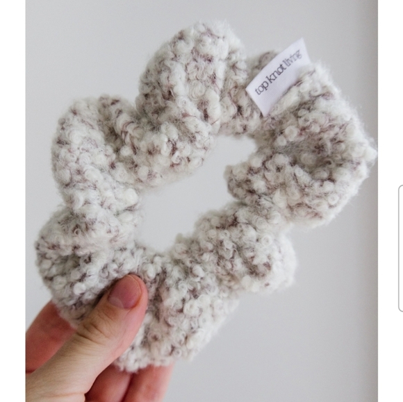 Boucle TKL Scrunchie - Picture 2 of 2
